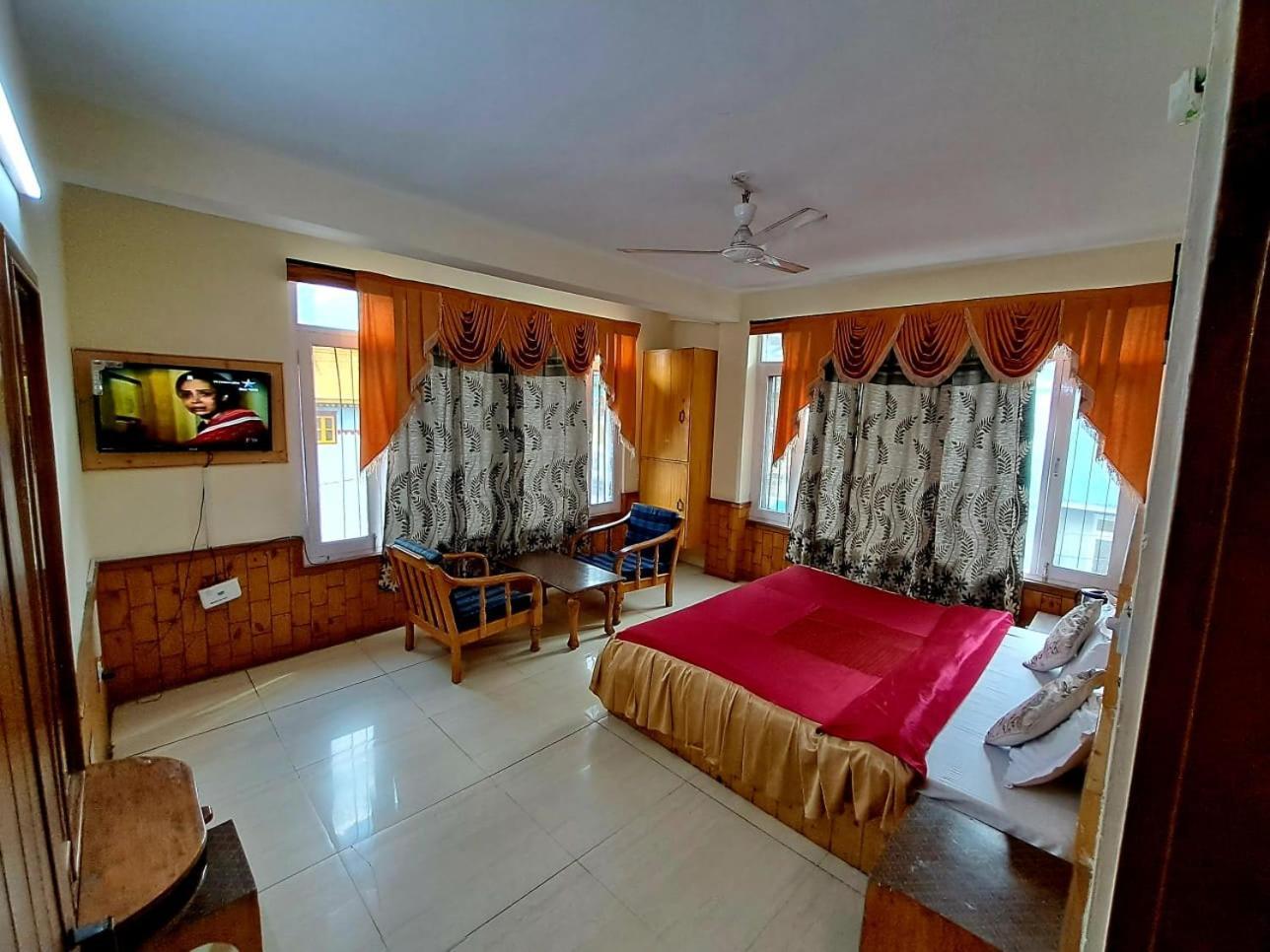 Hotel Snow Mountain Mall Road Manāli Exterior foto